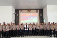Personel kepolisian di lapangan, Polres Aceh Besar melalui Satuan Binmas menggelar Pelatihan Bhabinkamtibmas Sebagai Polisi Penolong Masyarakat yang berlangsung di Aula Satya Haprabu Polres Aceh Besar, Jumat (31/10/2025) 