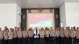 Personel kepolisian di lapangan, Polres Aceh Besar melalui Satuan Binmas menggelar Pelatihan Bhabinkamtibmas Sebagai Polisi Penolong Masyarakat yang berlangsung di Aula Satya Haprabu Polres Aceh Besar, Jumat (31/10/2025) 
