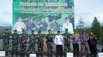Mayor Jenderal TNI Joko Hadi Susilo, S.I.P., melaksanakan kunjungan kerja ke satuan Yonif Teritorial Pembangunan 855/Raksaka Dharma yang berada di Blangkejeren, Kabupaten Gayo Lues, pada Kamis (6/11/2025).