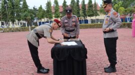 AKBP Muliadi, memimpin upacara serah terima jabatan (sertijab) empat pejabat utama dan dua kapolsek di jajaran Polres Aceh Tamiang. Kegiatan tersebut berlangsung di Lapangan Parama Satwika Mapolres Aceh Tamiang, Jumat, 7 November 2025.