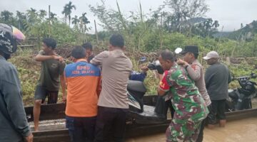  Koramil 11/Kluet Tengah Kodim 0107/Aceh Selatan, Kodam Iskandar Muda bersama tim gabungan dari BPBD Aceh Selatan, Polsek Kluet Tengah, serta masyarakat setempat bergerak cepat menuju lokasi banjir untuk melakukan penanganan darurat dan membantu warga terdampak. 