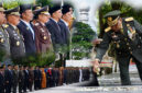 Kepala Staf Komando Daerah Militer Iskandar Muda (Kasdam IM) Brigjen TNI Yudha Fitri menghadiri Upacara Ziarah Nasional yang berlangsung dengan khidmat di Taman Makam Pahlawan (TMP) Banda Aceh, Senin (10/11/2025).
