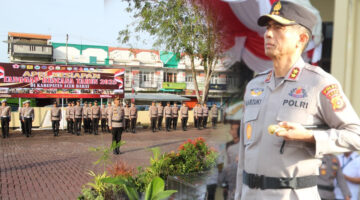 Irjen Pol. Drs. Marzuki Ali Basyah, memimpin Apel Kesiapan Tanggap Darurat Bencana Tahun 2025 di Mapolres Aceh Barat, Rabu, 5 November 2025.Apel ini juga digelar serentak di seluruh Indonesia sebagai langkah awal untuk memastikan kesiapsiagaan seluruh unsur dalam menghadapi potensi bencana pada musim hujan.