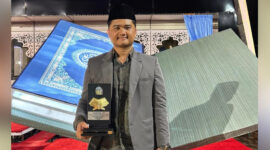 Bripda Dolly Isma Indra, yang saat ini bertugas di Polres Sabang Polda Aceh. Ia  kembali mengharumkan nama Polri dengan meraih Juara 3 kategori Hafalan Al-Qur’an 30 Juz dan Tafsir Bahasa Indonesia pada ajang Musabaqah Tilawatil Qur’an (MTQ) ke-37 Tingkat Provinsi Aceh yang digelar di Kabupaten Pidie Jaya, 1–8 November 2025.