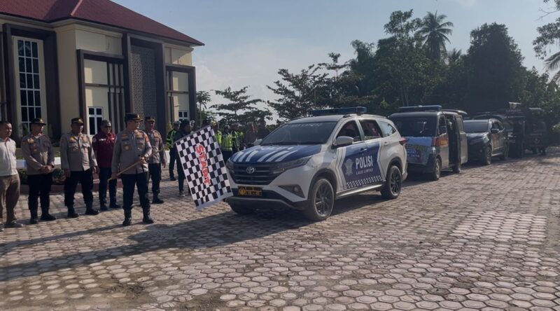 Pelepasan tim bantuan dilakukan seusai apel pagi di halaman Mapolres Pidie Jaya. Kegiatan tersebut turut dihadiri Wakapolres Kompol Iswahyudi, para Kabag, para Kasat, Kasi Humas, para perwira, dan personel Polres Pidie Jaya dari berbagai satuan kerja.