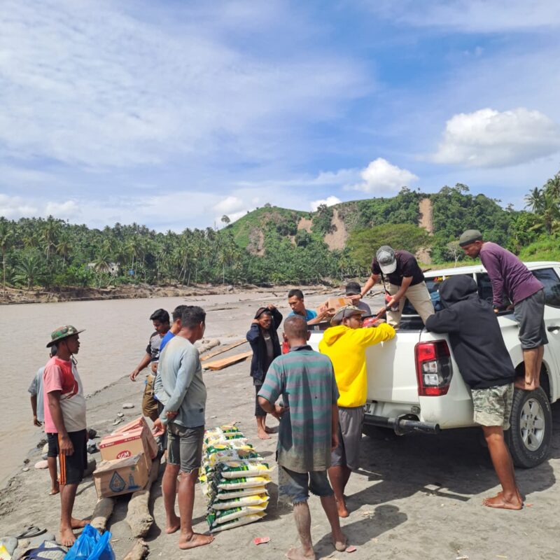 Sementara itu, bantuan sembako disalurkan ke Kabupaten Pidie Jaya dan Bener Meriah melalui Posko Bersama Masyarakat Sipil Aceh yang berpusat di Banda Aceh.
