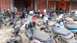 Deretan Sepeda Motor rusak akibat banjir di salah satu bengkel di Pidie Jaya.(11/01). Foto.Jurnalis TLii 