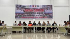 Rapat evaluasi tersebut dipimpin langsung oleh Bupati Pidie Jaya H. Sibral Malasyi, MA, dengan tujuan mengevaluasi perkembangan penanganan bencana serta merumuskan langkah lanjutan penanganan di lapangan.