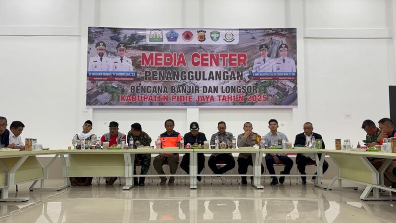 Rapat evaluasi tersebut dipimpin langsung oleh Bupati Pidie Jaya H. Sibral Malasyi, MA, dengan tujuan mengevaluasi perkembangan penanganan bencana serta merumuskan langkah lanjutan penanganan di lapangan.