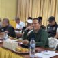 Dalam rapat, para keuchik menyampaikan kondisi riil di lapangan. Hampir seluruh gampong terdampak menyatakan warganya menolak huntara dan memilih langsung hunian tetap (huntap).