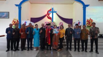 Belajar Tidak Kenal Usia: Pdt. Estomihi Hutagalung Sukses Selesaikan Studi Doktoral