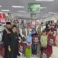 Wujudkan Mimpi Lebaran: KNPS Indonesia dan Hj. Rany Mauliani Ajak Puluhan Anak Yatim Belanja di Mall