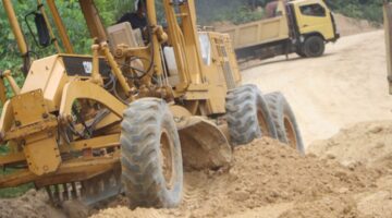 Hari Kelima TMMD, Jalan Penghubung Antar Desa di Aceh Timur Mulai Diratakan