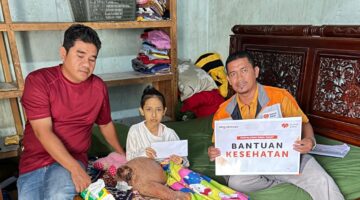 Tim Rumah Zakat Sambangi Putri Raisa Aceh Besar Penderita Tumor Kaki, Berikan Bantuan Kesehatan dan Harapan Baru