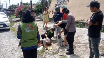 Kapolsek Siantar Marihat Respon Cepat Cek dan Evakuasi Warga Diduga ODGJ Tergeletak Lemas di Jalan Parapat KM 6