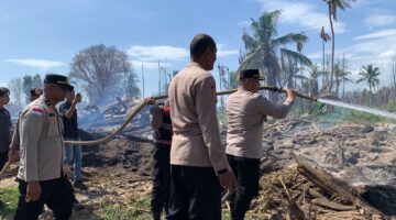 Bara Api Masih Ditemukan, Polres Pidie Jaya Kerahkan Damkar Padamkan Titik Panas di Meunasah Lhok