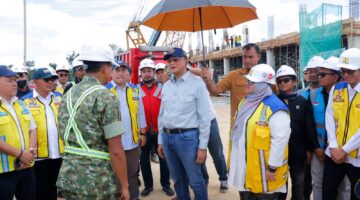 Menteri Pekerjaan Umum, Dody Hanggodo, meninjau langsung progres pembangunan Sekolah Rakyat (SR) di Kabupaten Nagan Raya, Aceh, Minggu (14/6/2026)