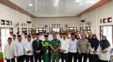 Bupati Aceh Besar Diwakili Camat Ingin Jaya Lantik Tuha Peut Tujuh Gampong