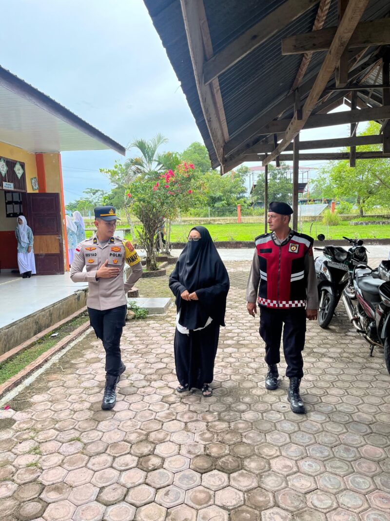 Pamapta Polres Aceh Besar Laksanakan Patroli Dialogis Presisi Dan Sosialisasi Layanan Polisi 110 Di Sekolah-Sekolah