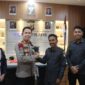 Kapolres Pidie Jaya, AKBP Tendri Wardi, S.Pt., S.I.K., M.H., menerima kunjungan silaturahmi Ketua Bawaslu Pidie Jaya, Fajri M. Kasem, S.Pd., beserta jajaran komisioner di Mapolres Pidie Jaya, Gampong Teungklut, Kecamatan Trienggadeng, Rabu (12/7/2026) pukul 09.00 WIB.
