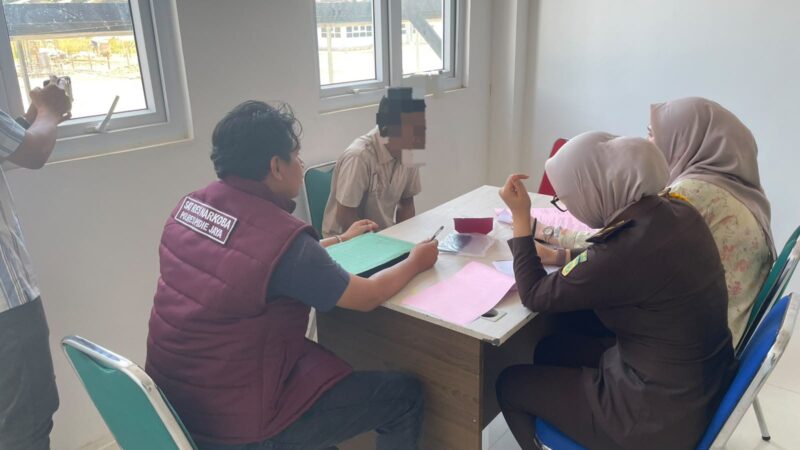 penyerahan tersangka dan barang bukti tahap II kepada Jaksa Penuntut Umum (JPU) Kejaksaan Negeri Pidie Jaya, Kamis (13/8/2026).