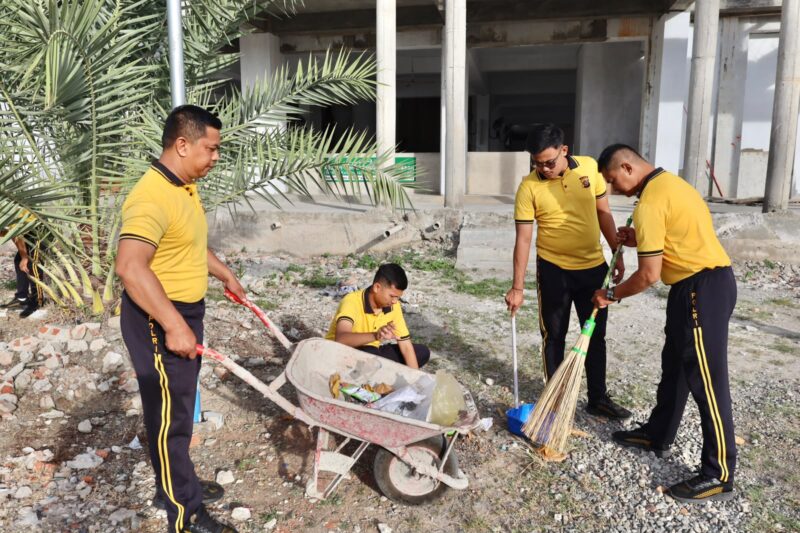 Sambut HUt ke 81 Kemerdekaan RI, Polda Aceh dan Polres jajaran Serentak Gelar Baksos Bersihkan Rumah Ibadah