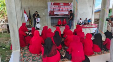 Muda Seudang Bireuen Bersama LSM Putroe Aceh Bireuen Gandeng Elemen Masyarakat, Bagikan Bendera Merah Putih dan Ajak Rawat Semangat Perdamaian Aceh
