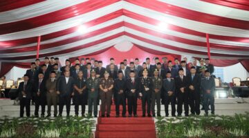 *Kapolres Pidie Jaya Pimpin Upacara Taptu dan Pawai Obor, Semarakkan HUT ke-81 Kemerdekaan RI*