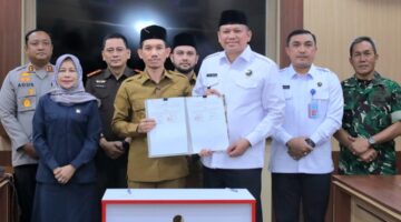 Bupati Tarmizi menandatanganan MoU terkait Pembentukan ULT P4GN dengan Badan Narkotika Nasional (BNN) Provinsi Aceh, Foto Dok: Timelinesinews.com