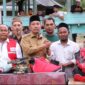 Keterangan Foto:

Bupati Pidie Jaya, H. Sibral Malasyi, didampingi PMI, BPBD, dan unsur terkait, menyerahkan bantuan masa panik kepada pengurus Dayah Istiqamatuddin Raudhatul Jannah di Kecamatan Bandar Dua, usai musibah kebakaran yang melanda kompleks dayah tersebut.