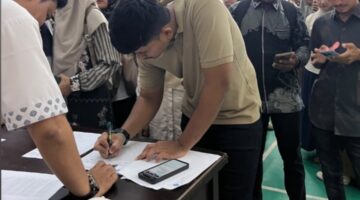 melakukan registrasi ulang dan verifikasi terhadap 298 peserta Program Pelatihan Kerja Tahun 2026, Selasa (4/8/2026).