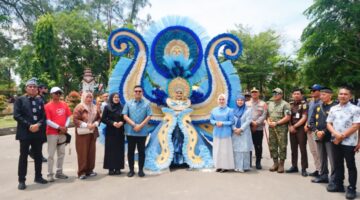 Diikuti 10.003 Peserta, Wali Kota Langsa Lepas Pawai Alegoris HUT ke-81 Kemerdekaan RI