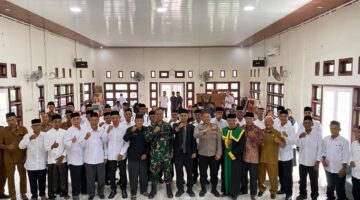 18 dari 46 Gampong Ingin Jaya Lantik Tuha Peut, Camat: Keuchik Wajib Transparan!